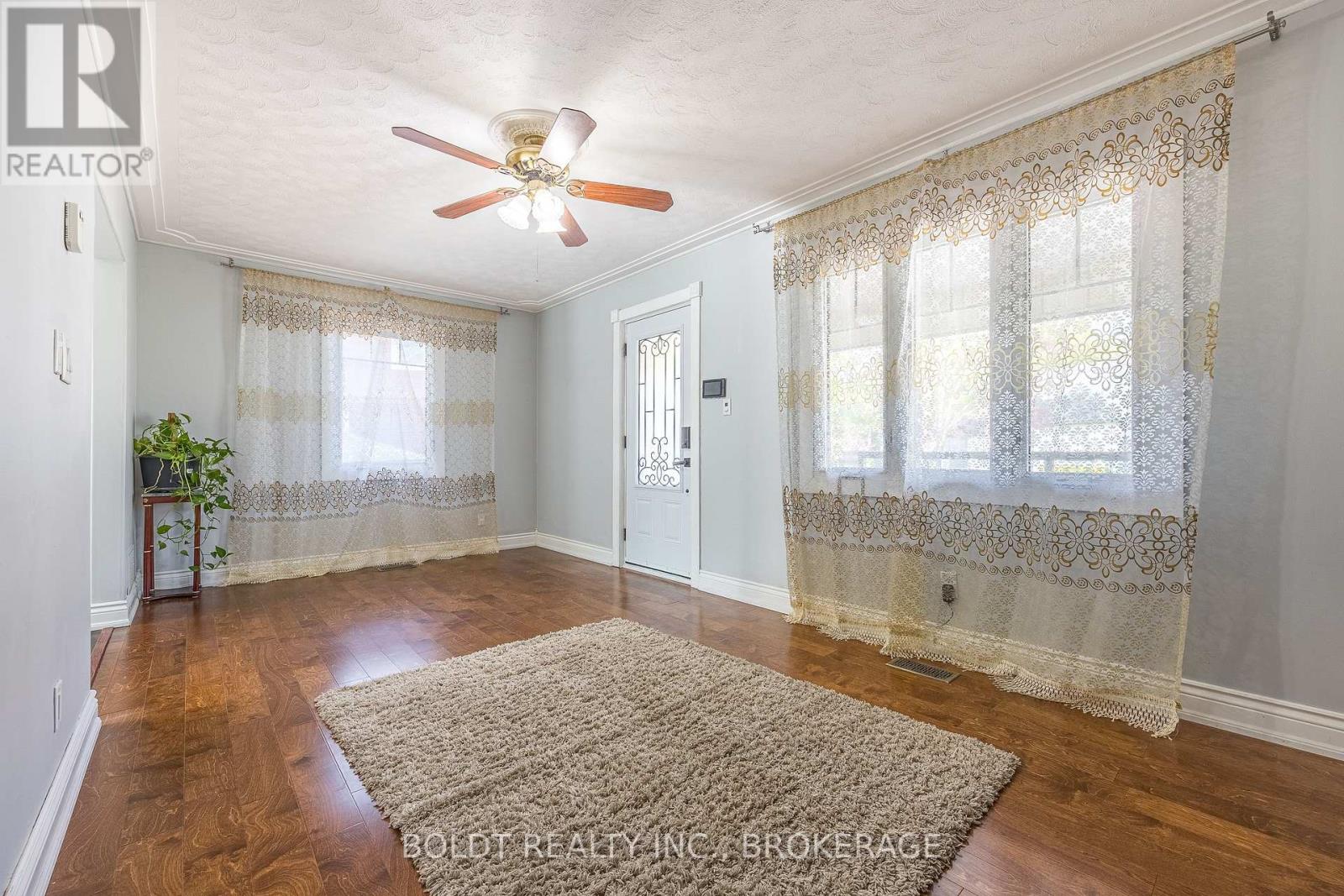 5060 Ontario Avenue, Niagara Falls, Ontario  L2E 3R9 - Photo 8 - X12255326