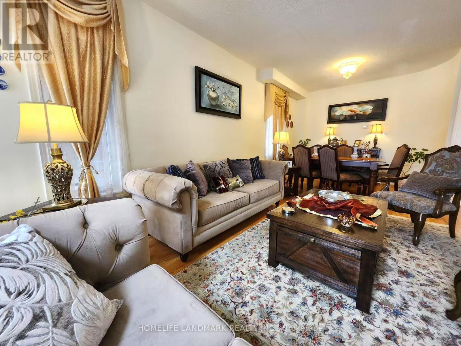 25 Lord  Nelson Court, Richmond Hill, Ontario  L4S 1Y2 - Photo 4 - N12255287