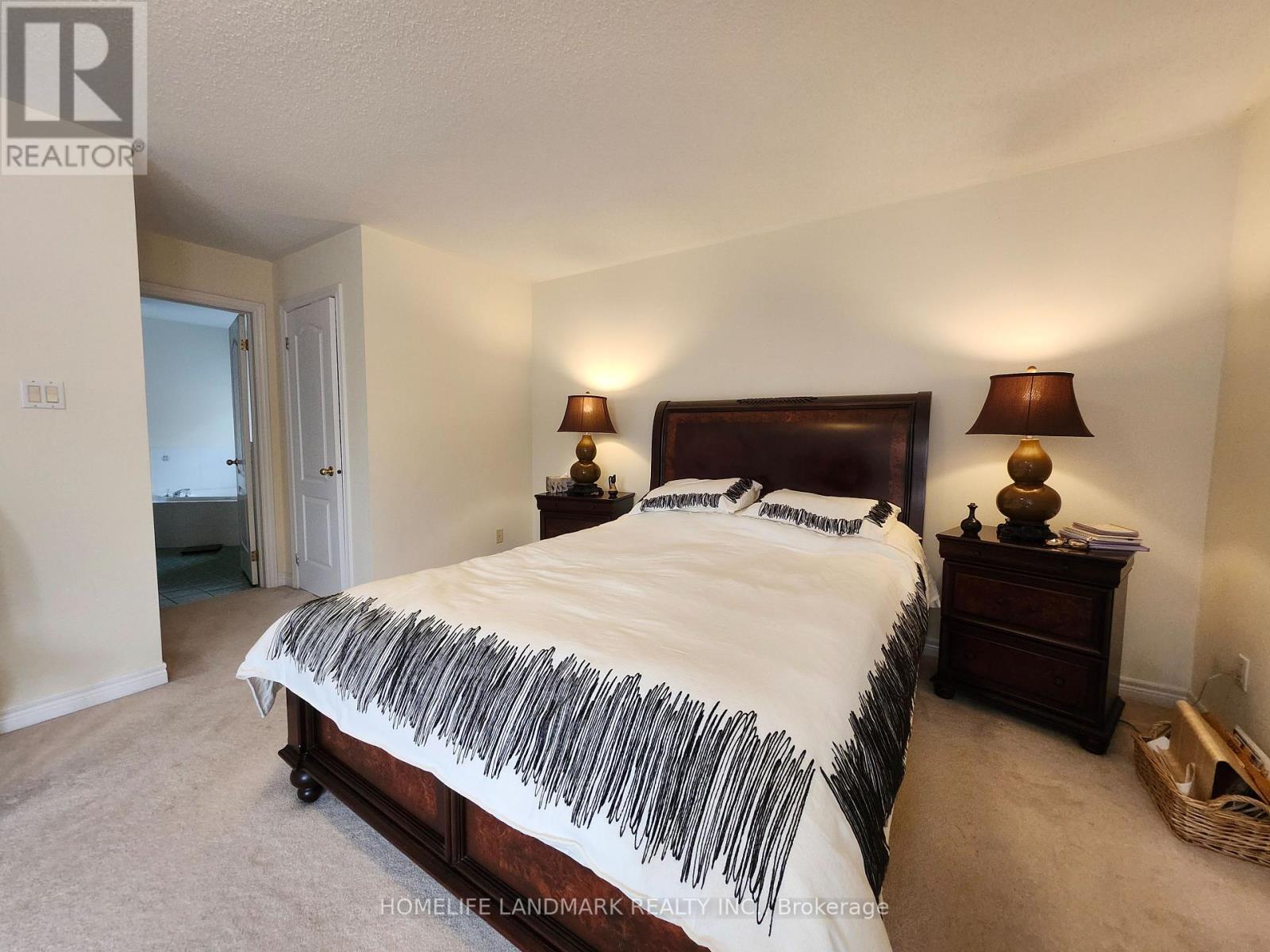 25 Lord  Nelson Court, Richmond Hill, Ontario  L4S 1Y2 - Photo 9 - N12255287