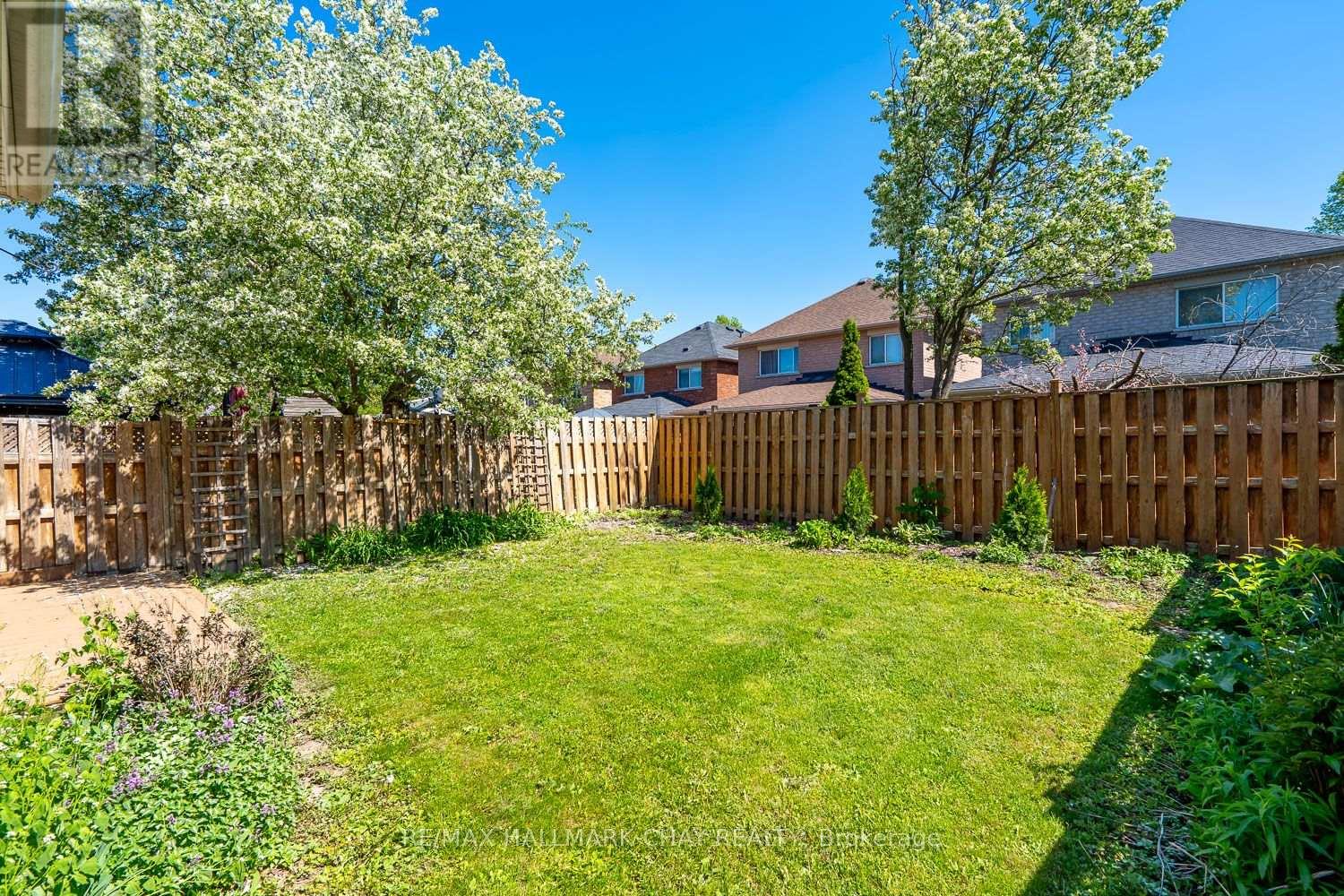 Property at 17 HENDERSON CRESCENT image 2