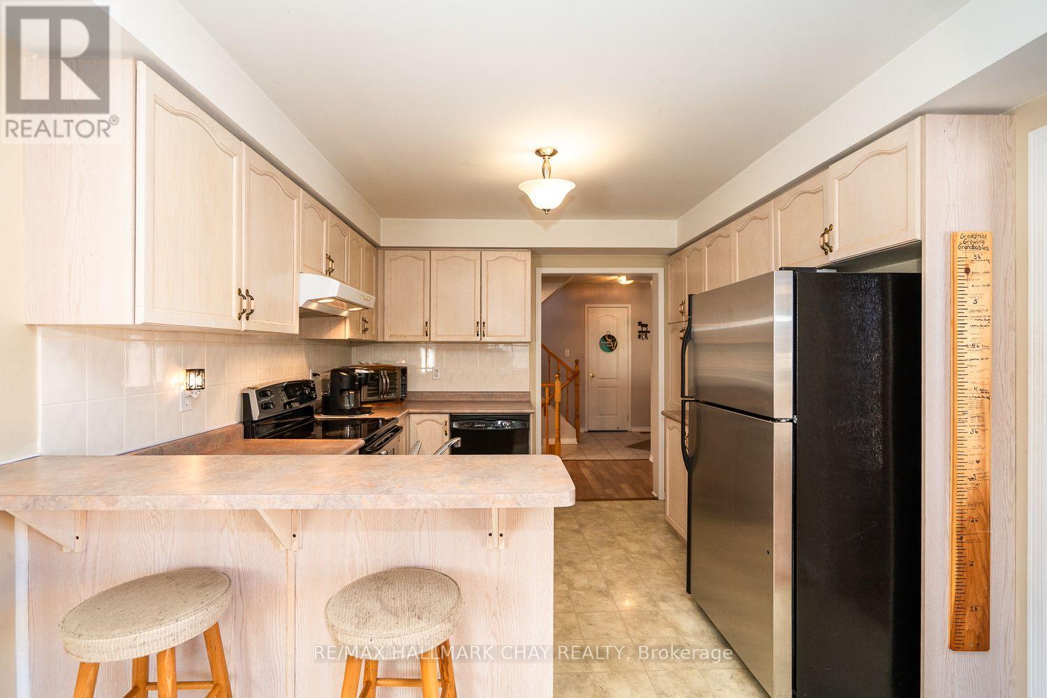 Property at 17 HENDERSON CRESCENT image 4