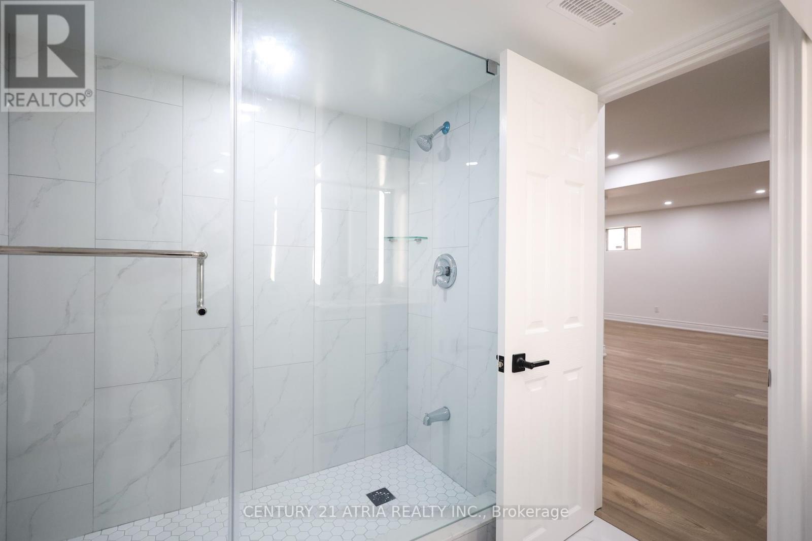 26 Royal Palm Drive, Vaughan, Ontario  L4J 5R3 - Photo 30 - N12255324