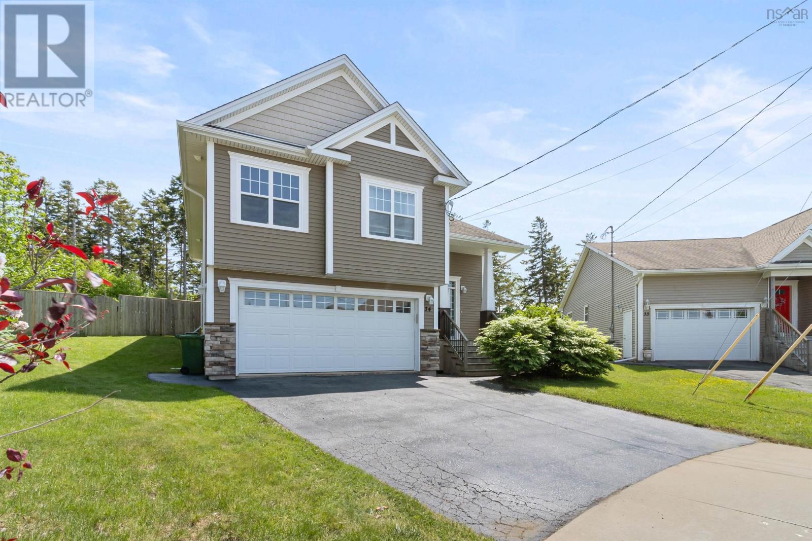 Property at 34 Barnsley Court image 2