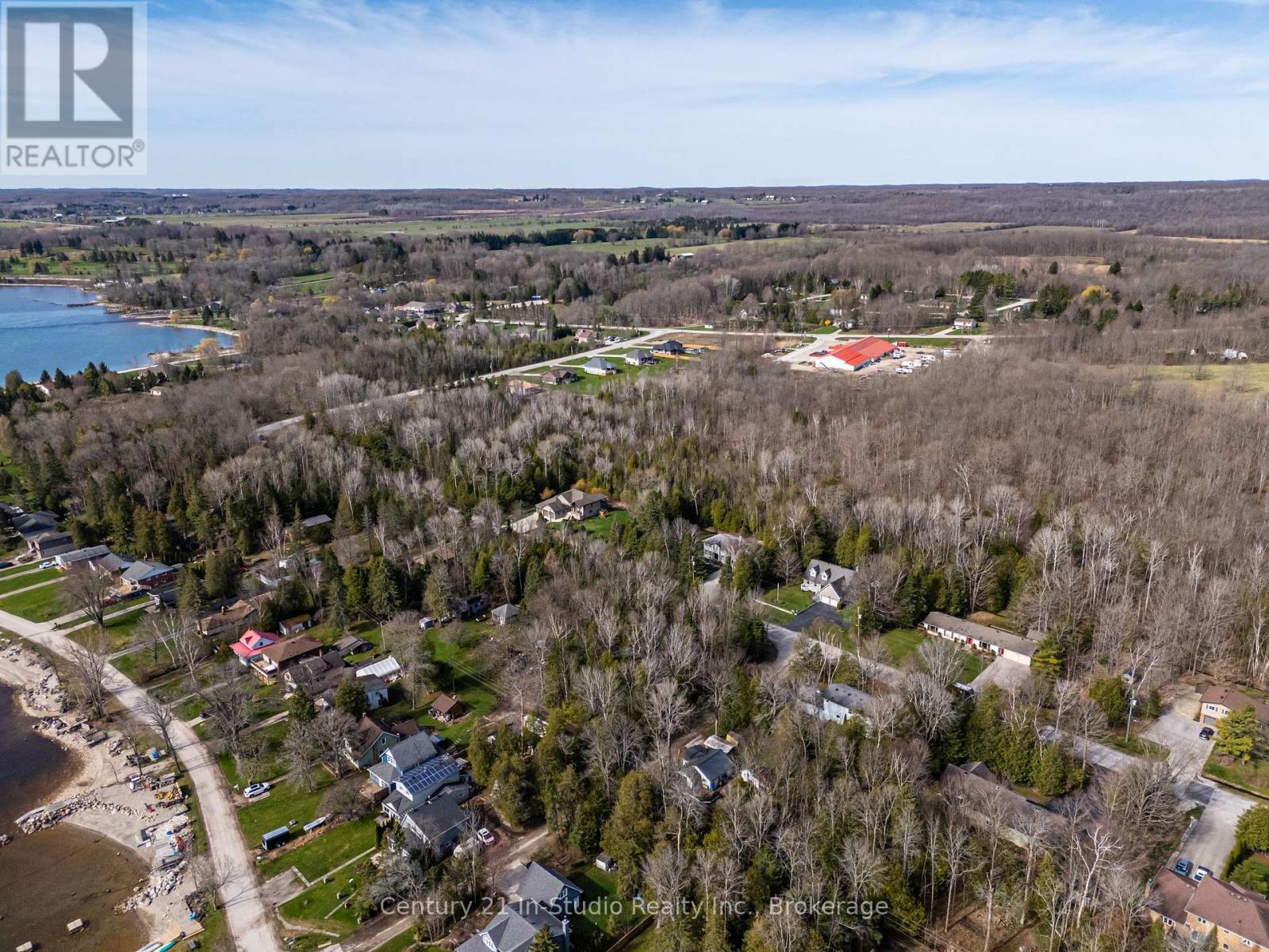 106 Washington Avenue, Georgian Bluffs, Ontario  N4K 5N4 - Photo 4 - X12253880