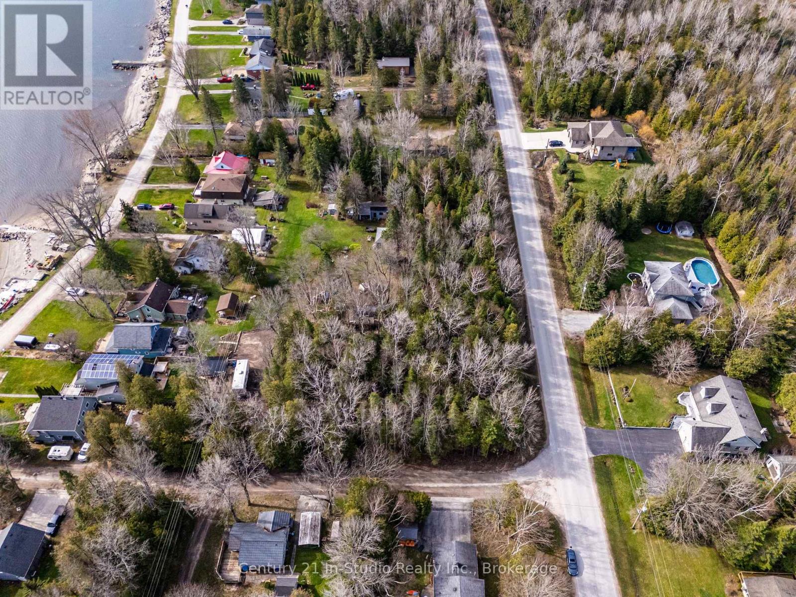 106 Washington Avenue, Georgian Bluffs, Ontario  N4K 5N4 - Photo 7 - X12253880