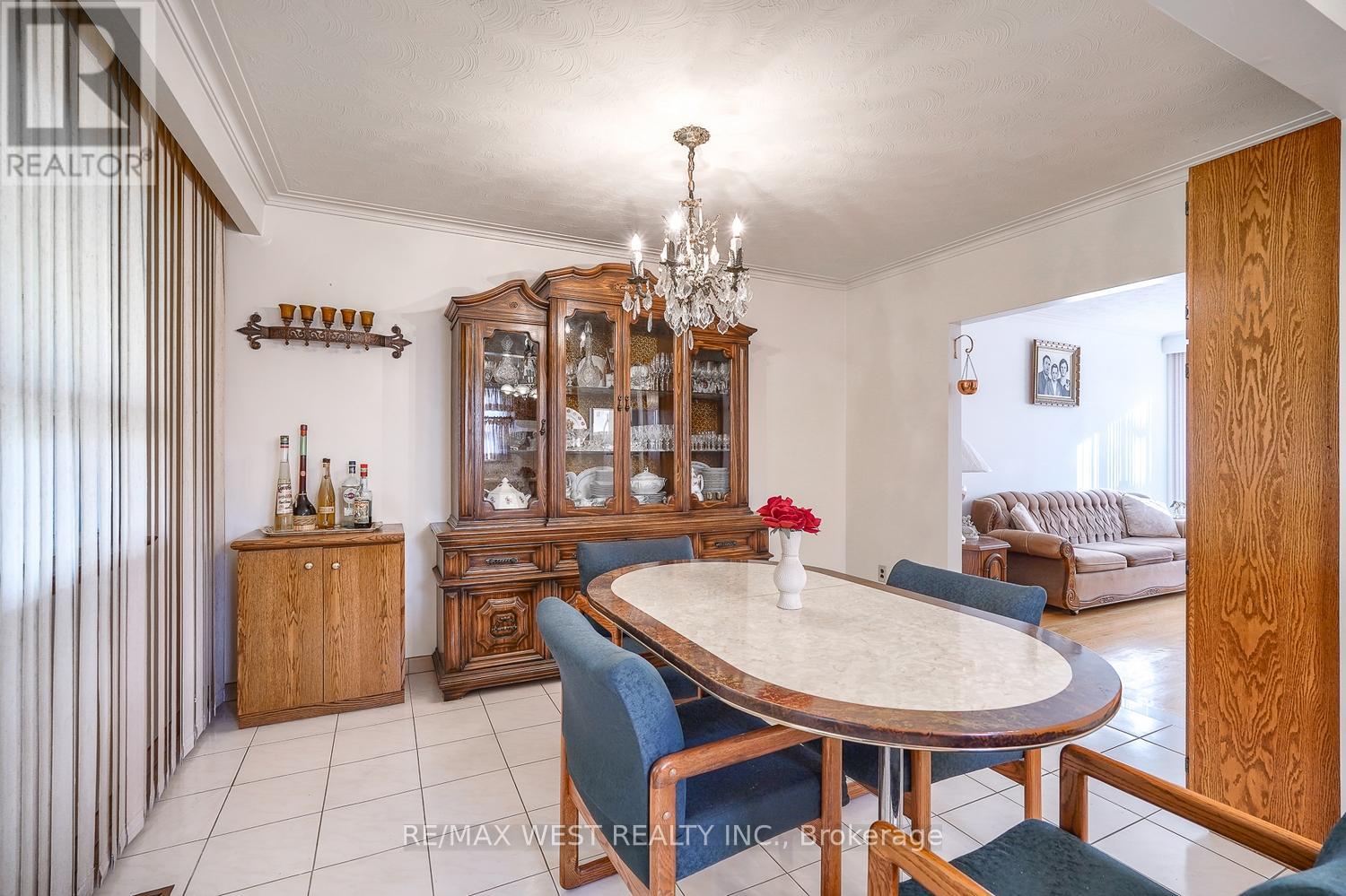 6 Dalrymple Drive, Toronto, Ontario  M6N 4S3 - Photo 12 - W12255314