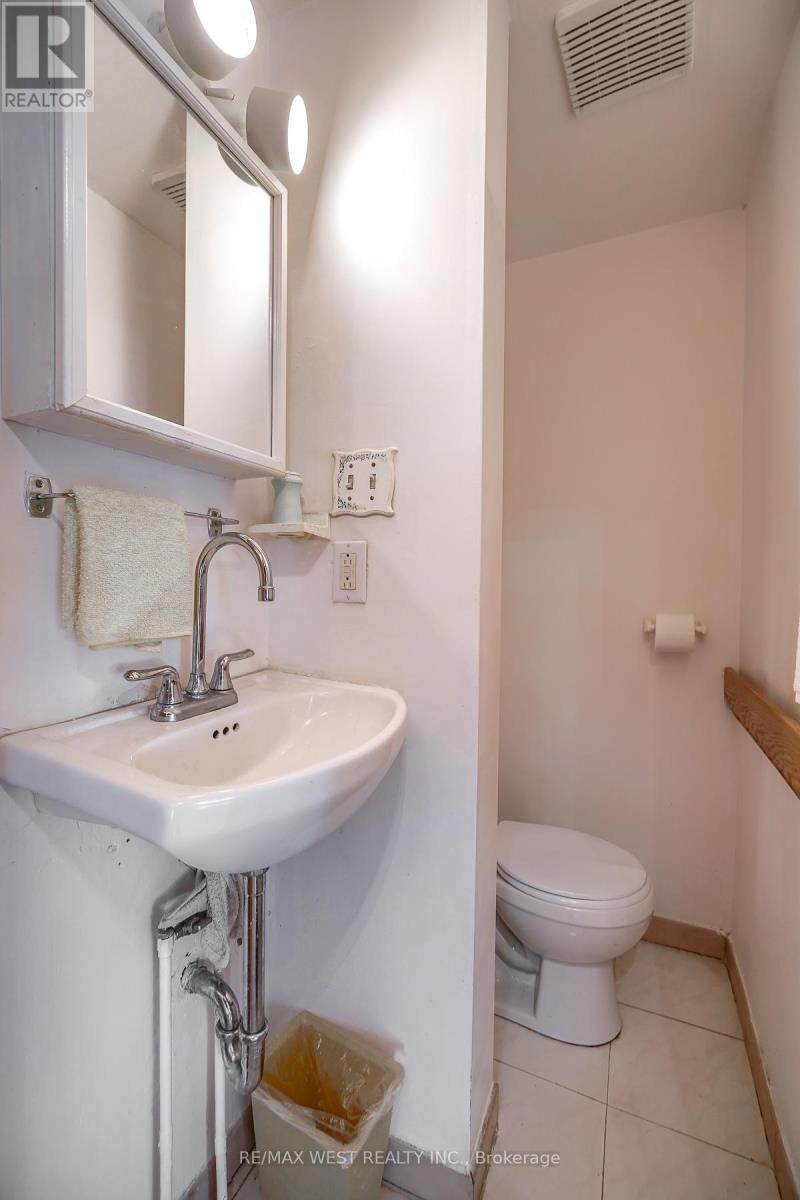 6 Dalrymple Drive, Toronto, Ontario  M6N 4S3 - Photo 17 - W12255314