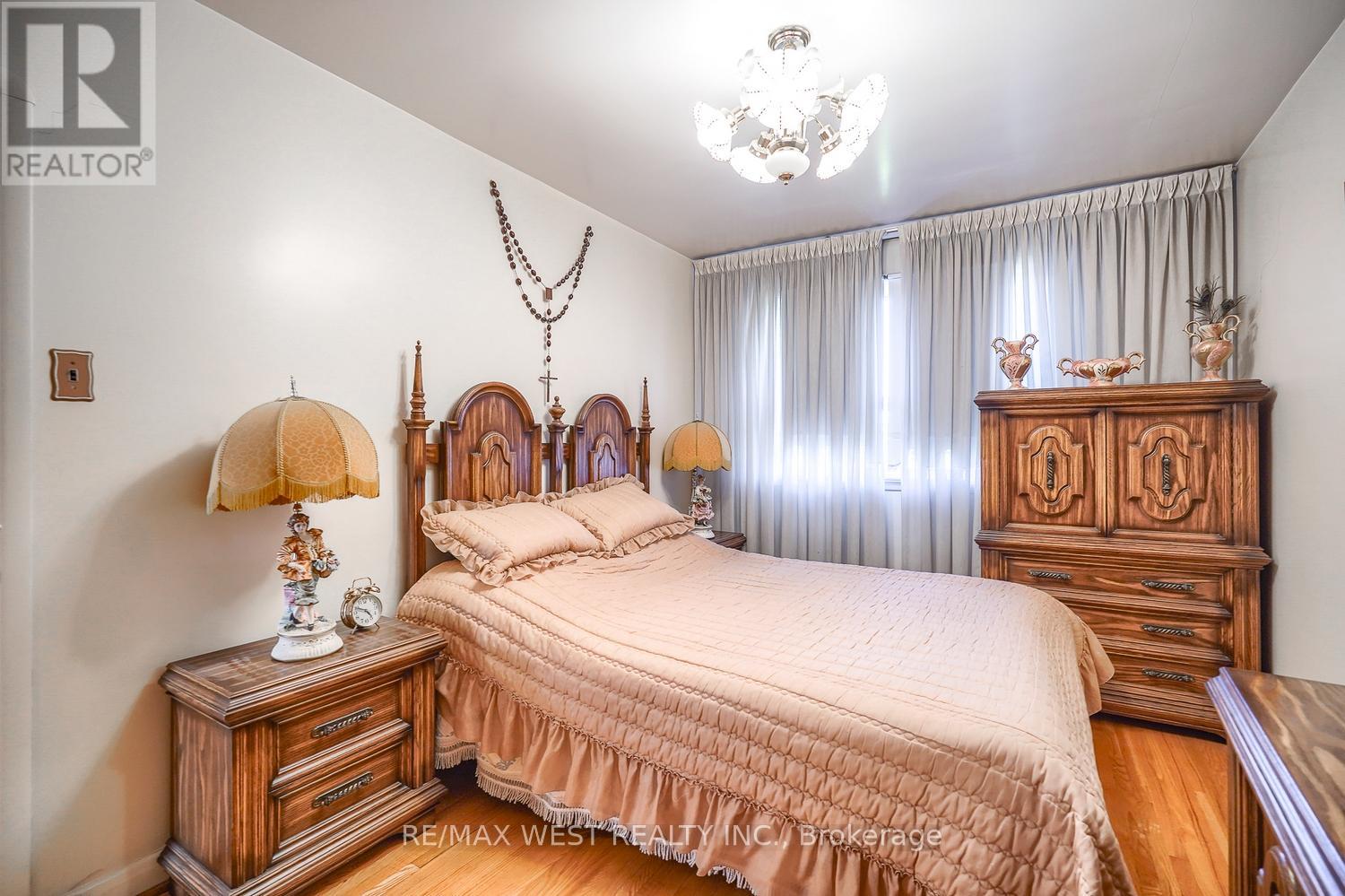 6 Dalrymple Drive, Toronto, Ontario  M6N 4S3 - Photo 20 - W12255314