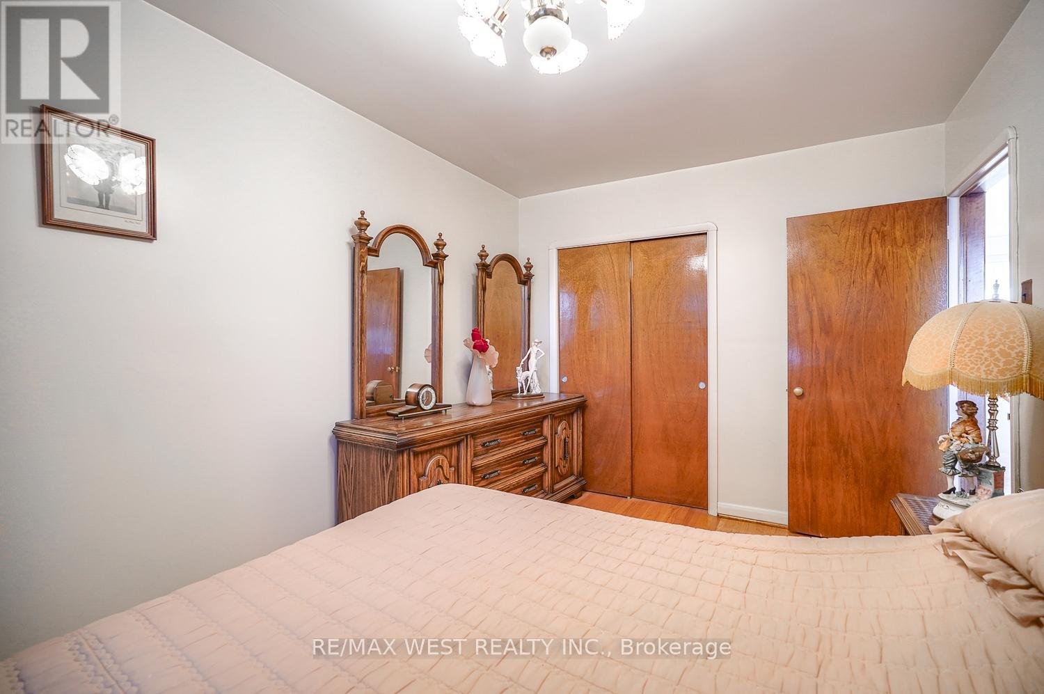 6 Dalrymple Drive, Toronto, Ontario  M6N 4S3 - Photo 21 - W12255314