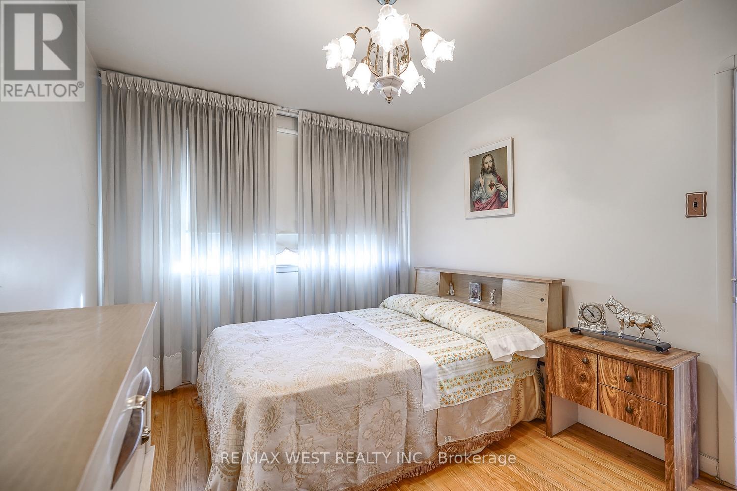 6 Dalrymple Drive, Toronto, Ontario  M6N 4S3 - Photo 22 - W12255314