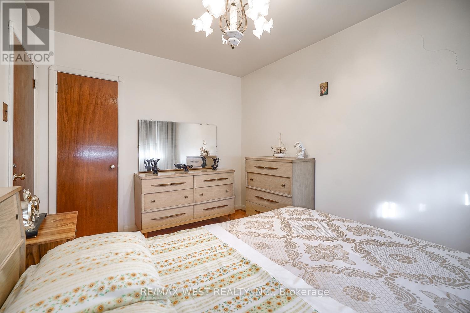 6 Dalrymple Drive, Toronto, Ontario  M6N 4S3 - Photo 23 - W12255314