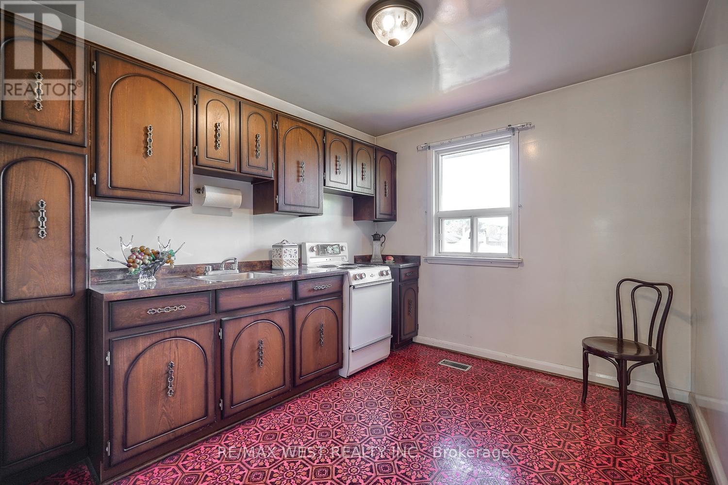 6 Dalrymple Drive, Toronto, Ontario  M6N 4S3 - Photo 24 - W12255314