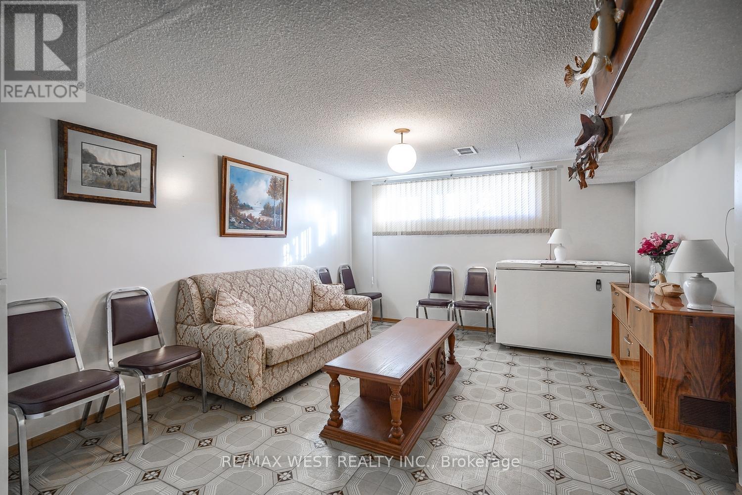 6 Dalrymple Drive, Toronto, Ontario  M6N 4S3 - Photo 27 - W12255314