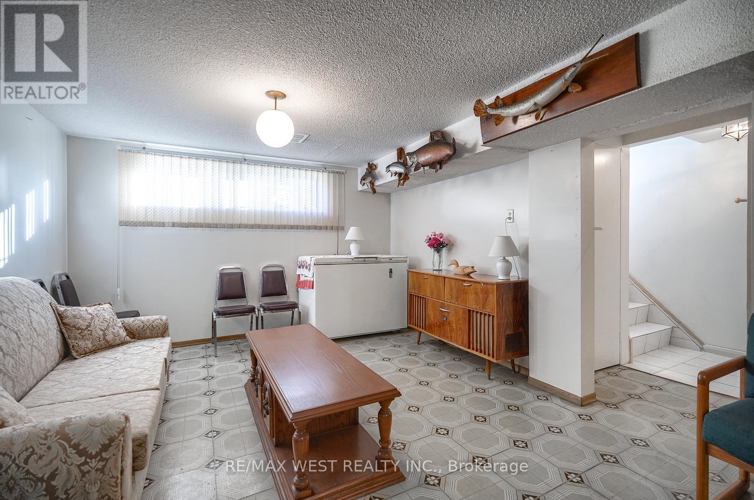 6 Dalrymple Drive, Toronto, Ontario  M6N 4S3 - Photo 28 - W12255314