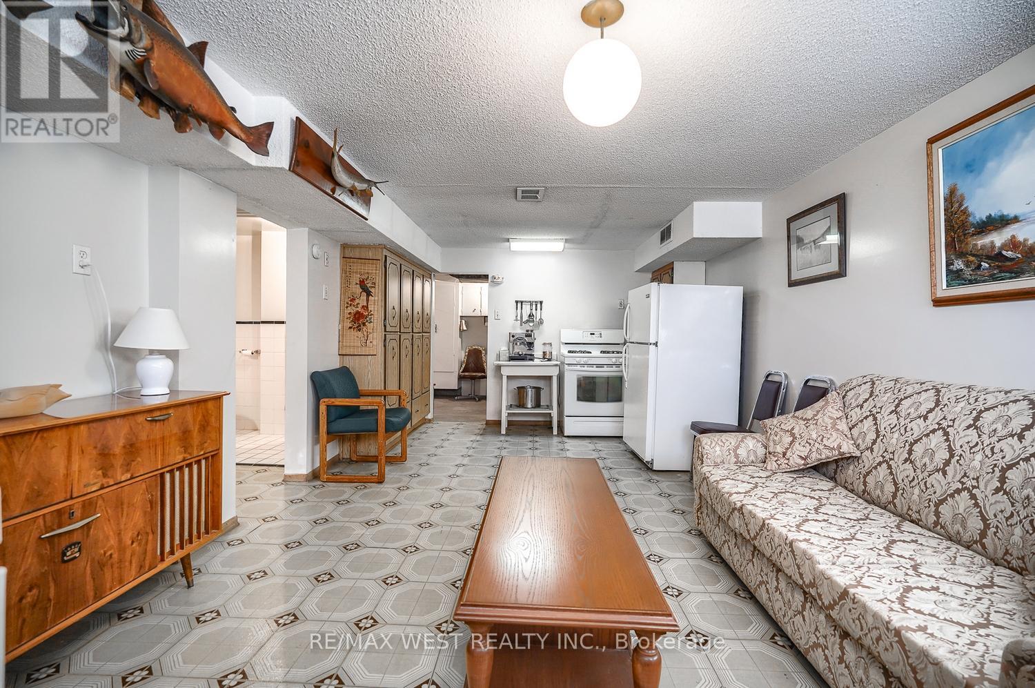 6 Dalrymple Drive, Toronto, Ontario  M6N 4S3 - Photo 29 - W12255314