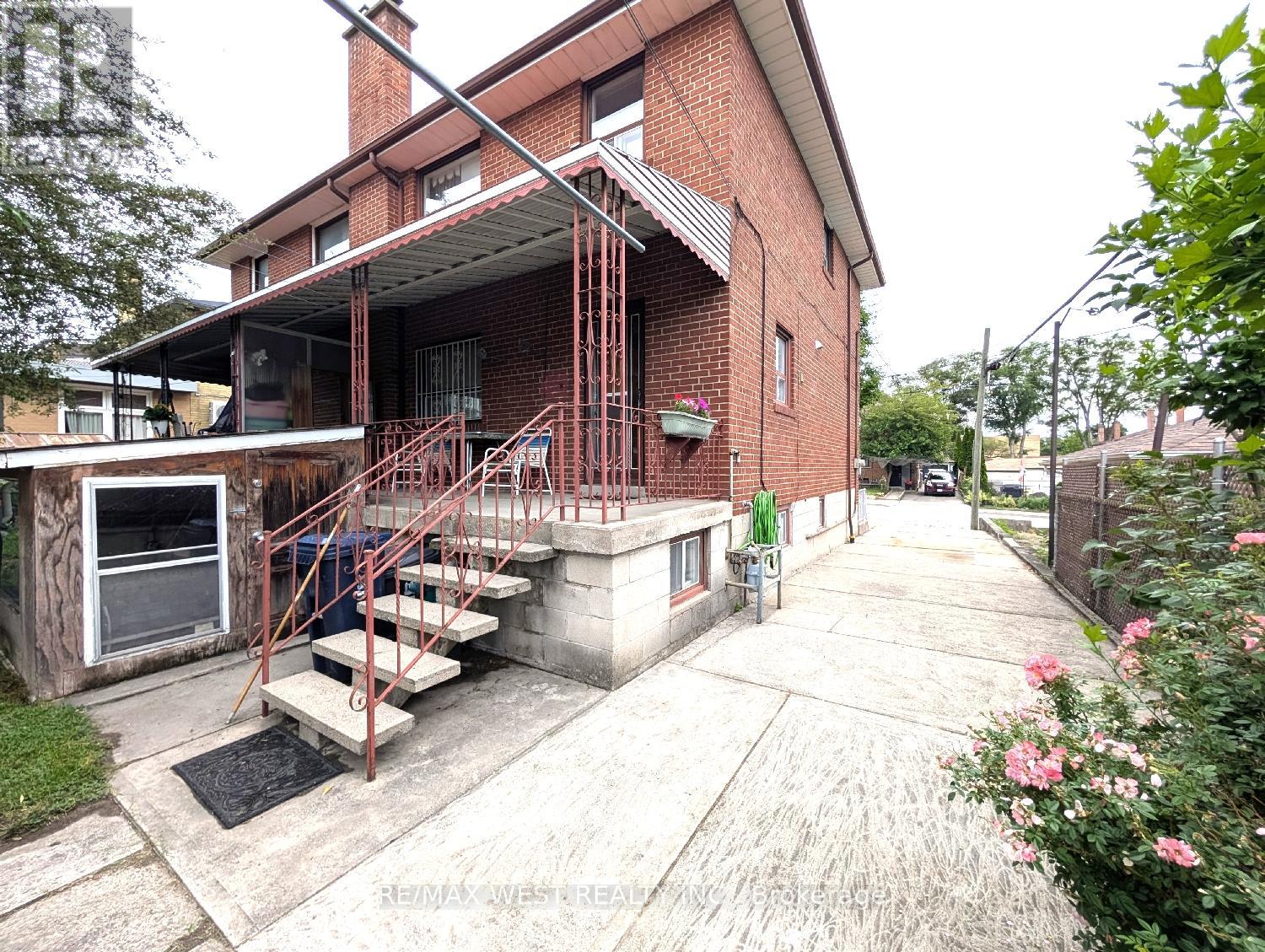 6 Dalrymple Drive, Toronto, Ontario  M6N 4S3 - Photo 34 - W12255314