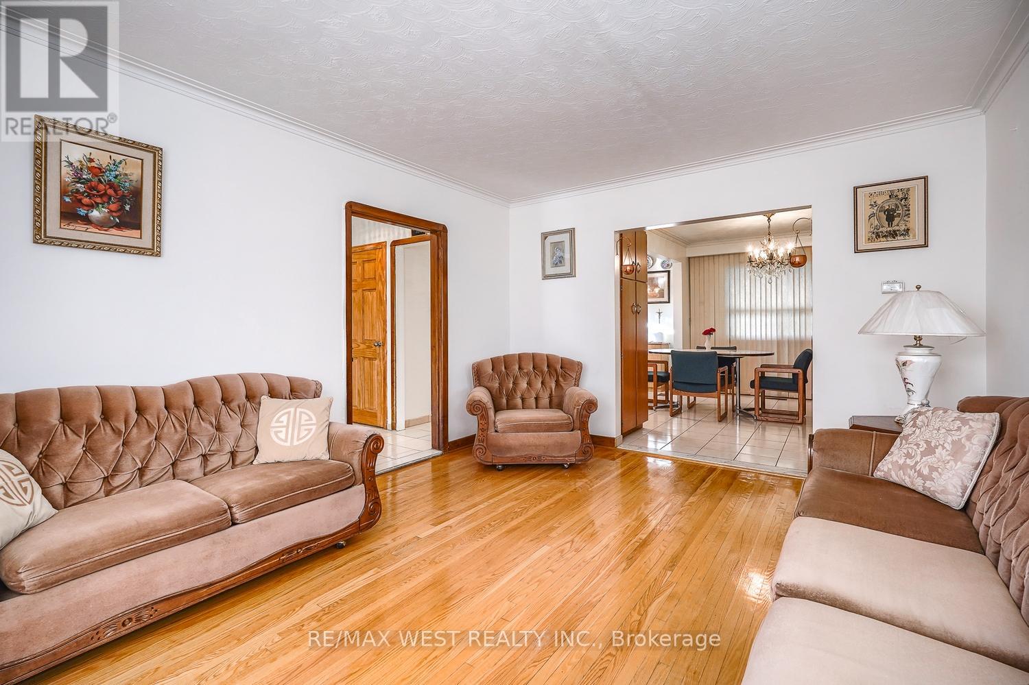 6 Dalrymple Drive, Toronto, Ontario  M6N 4S3 - Photo 9 - W12255314