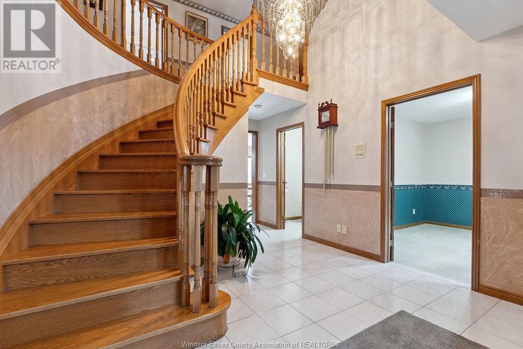 Property at 510 HARBOURNE CRESCENT image 3