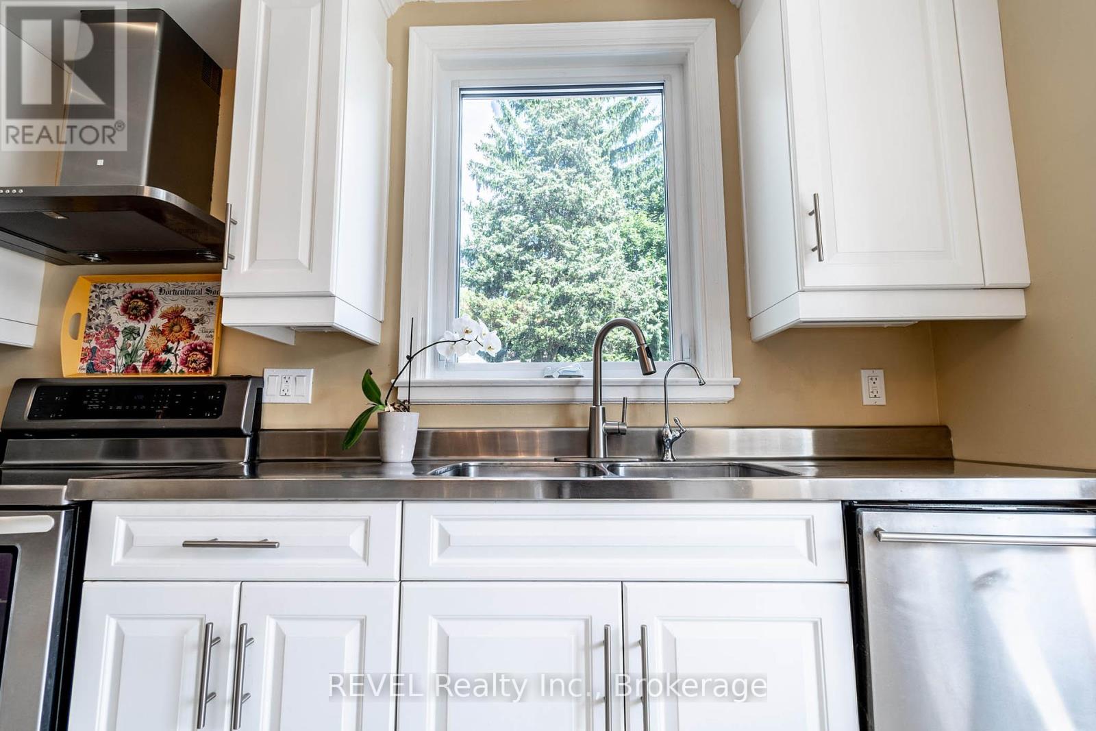 9 Shaldan Lane, Pelham, Ontario  L0S 1E0 - Photo 20 - X12255355