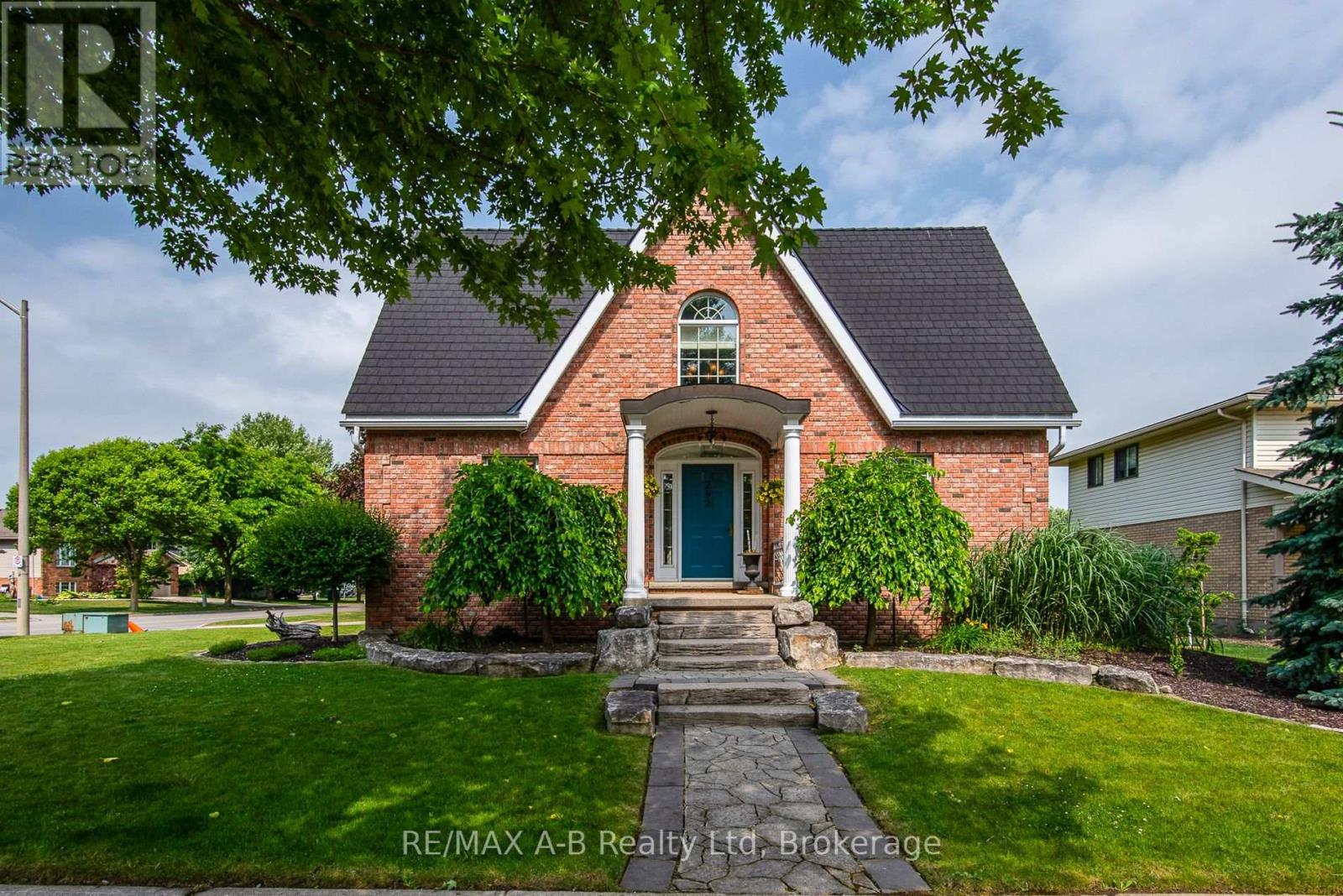 292 Woods Street, Stratford, Ontario  N5A 7T4 - Photo 11 - X12255396