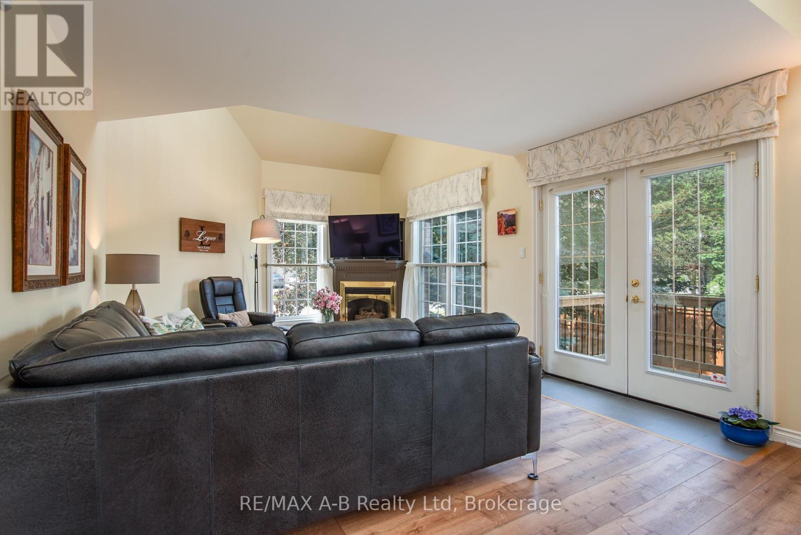 292 Woods Street, Stratford, Ontario  N5A 7T4 - Photo 15 - X12255396