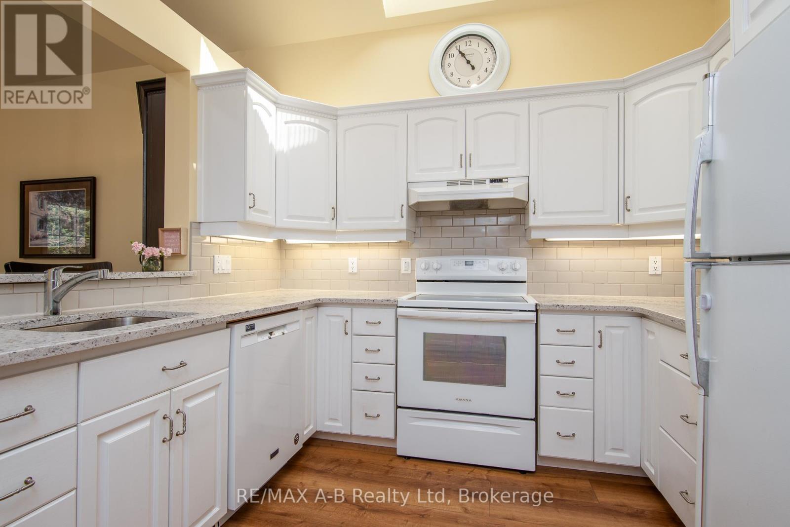 292 Woods Street, Stratford, Ontario  N5A 7T4 - Photo 20 - X12255396