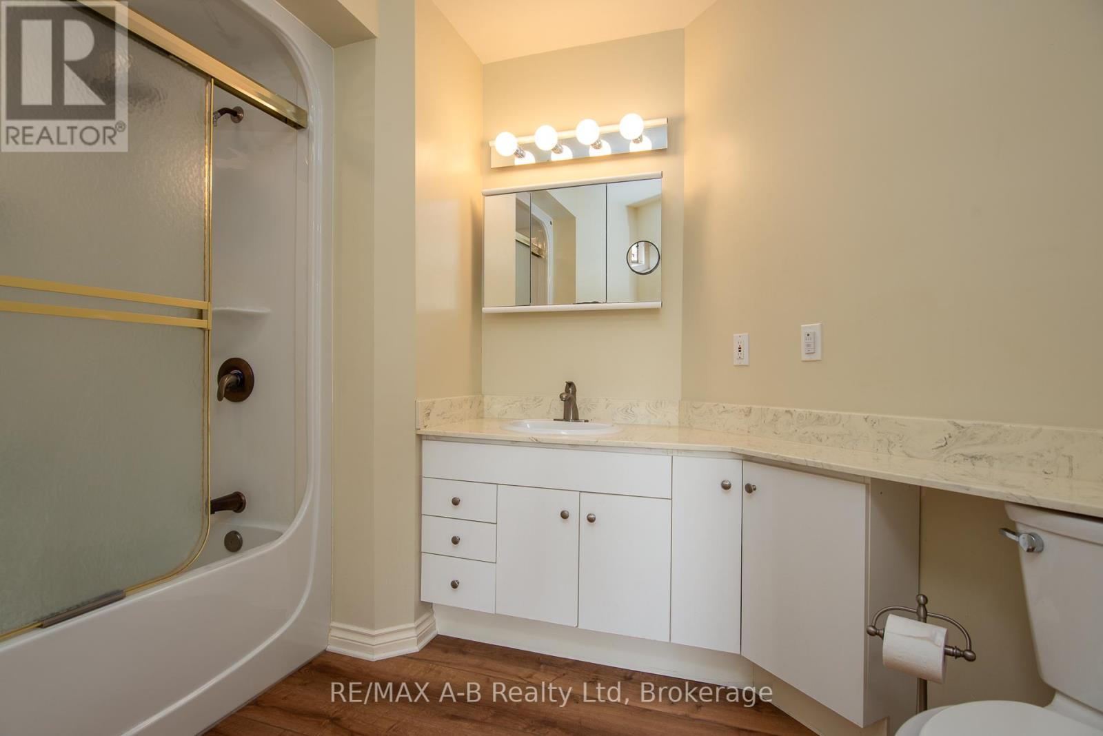 292 Woods Street, Stratford, Ontario  N5A 7T4 - Photo 29 - X12255396