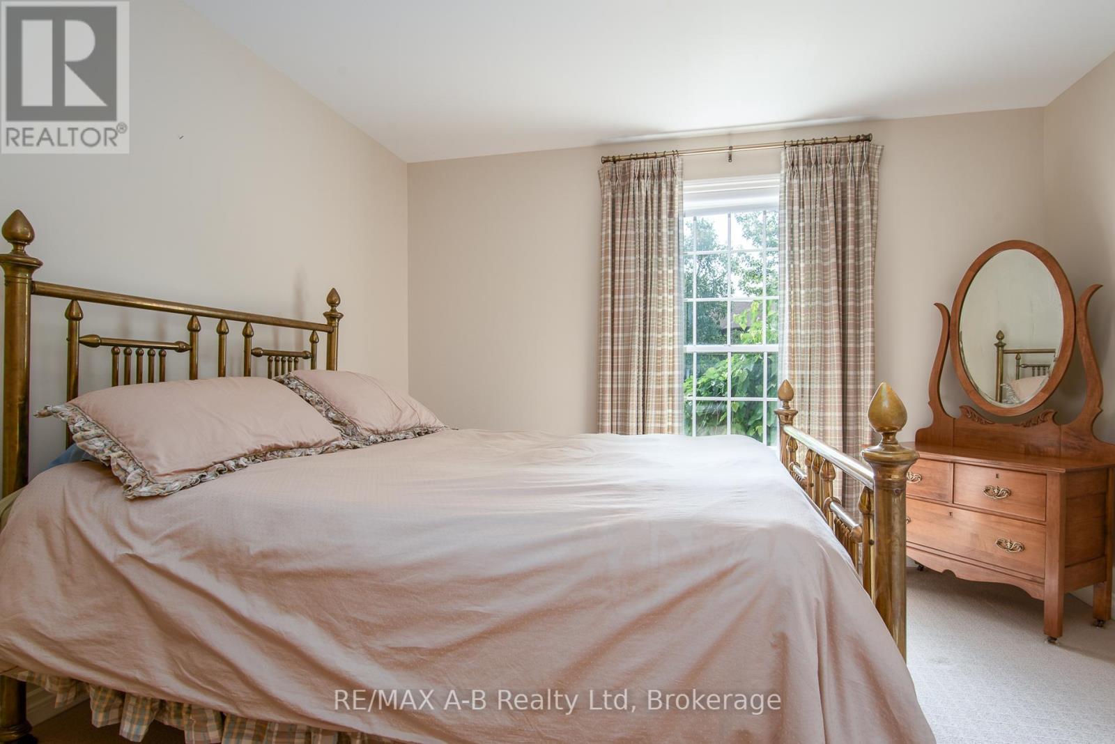 292 Woods Street, Stratford, Ontario  N5A 7T4 - Photo 31 - X12255396