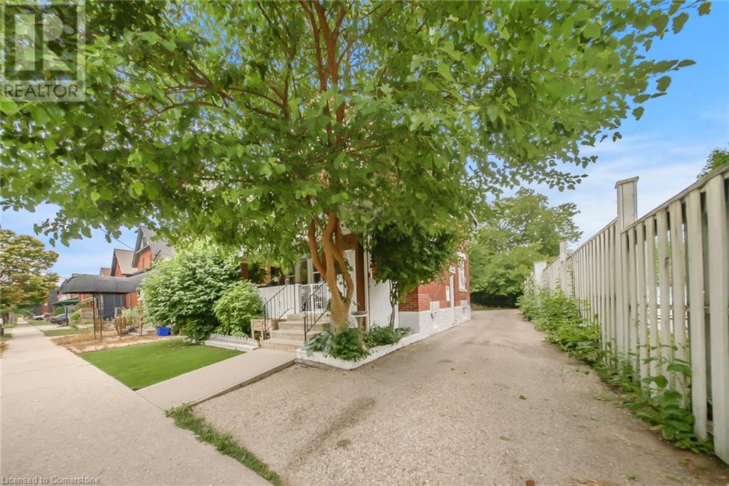 Property at 54 LAUREL Street image 3