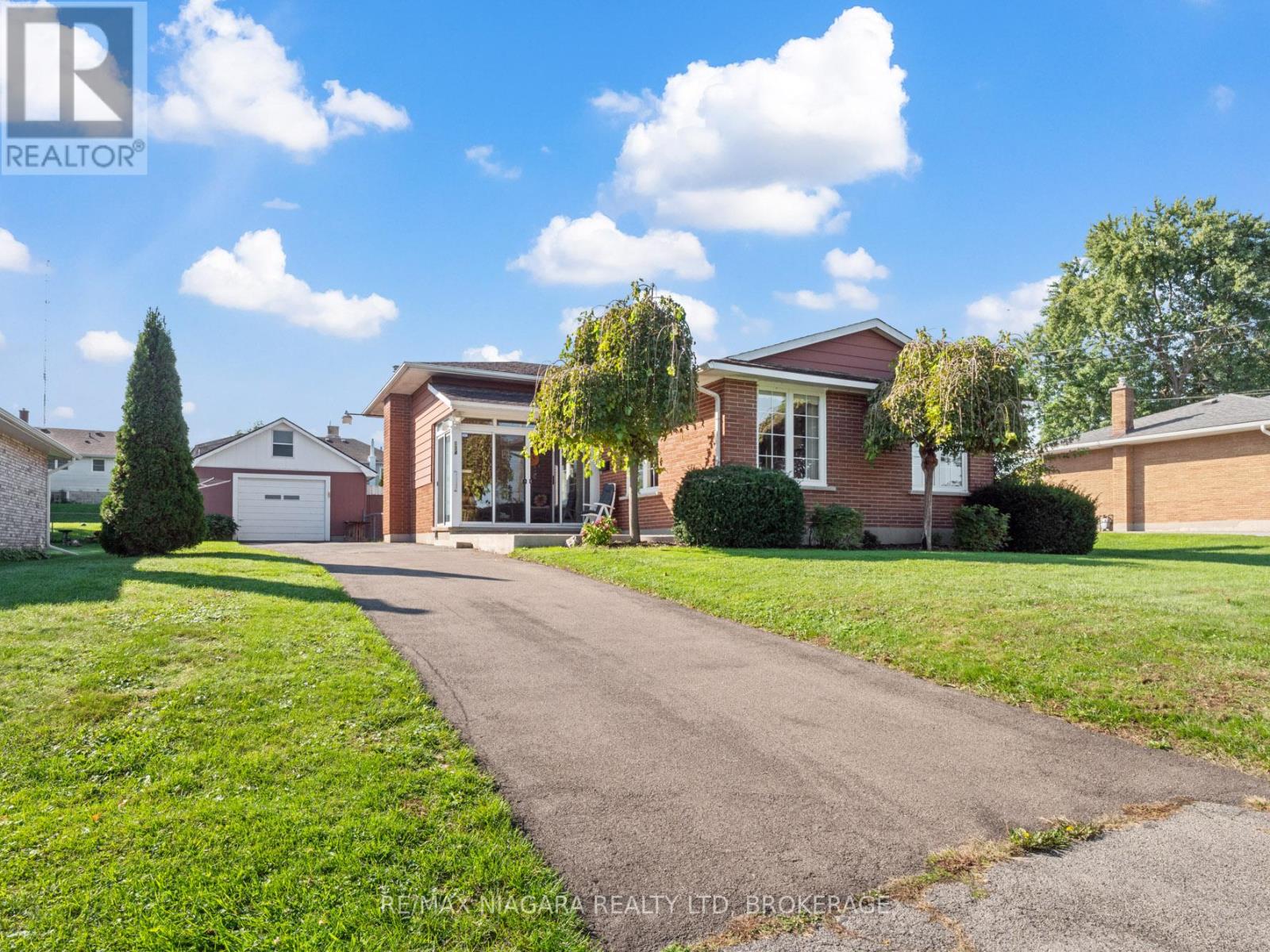 Property at 134 CHAMPLAIN DRIVE N image 2
