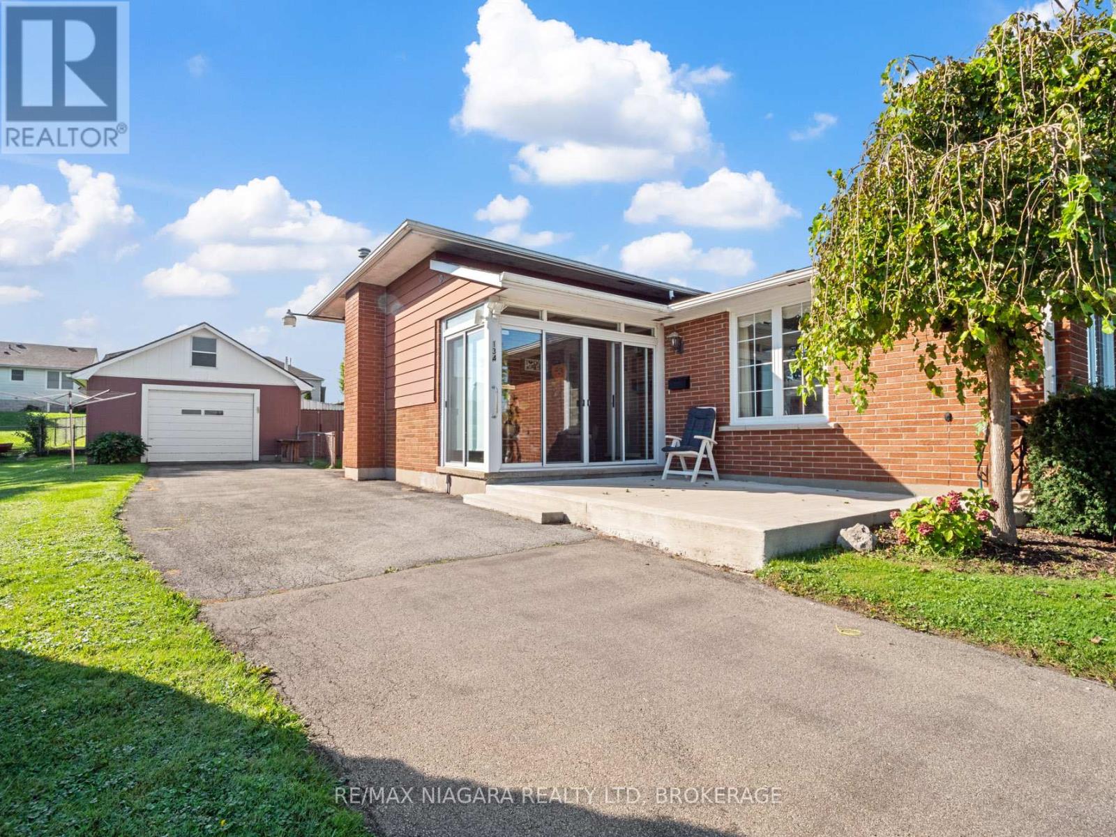 Property at 134 CHAMPLAIN DRIVE N image 3