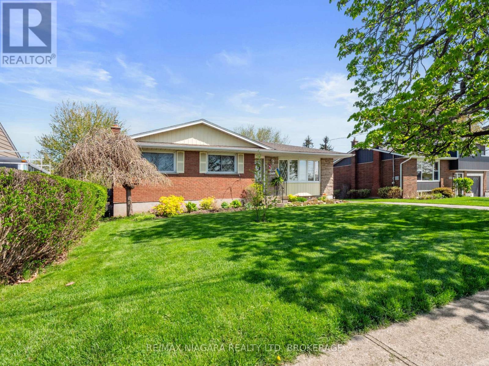 Property at 253 BERTIE STREET image 2