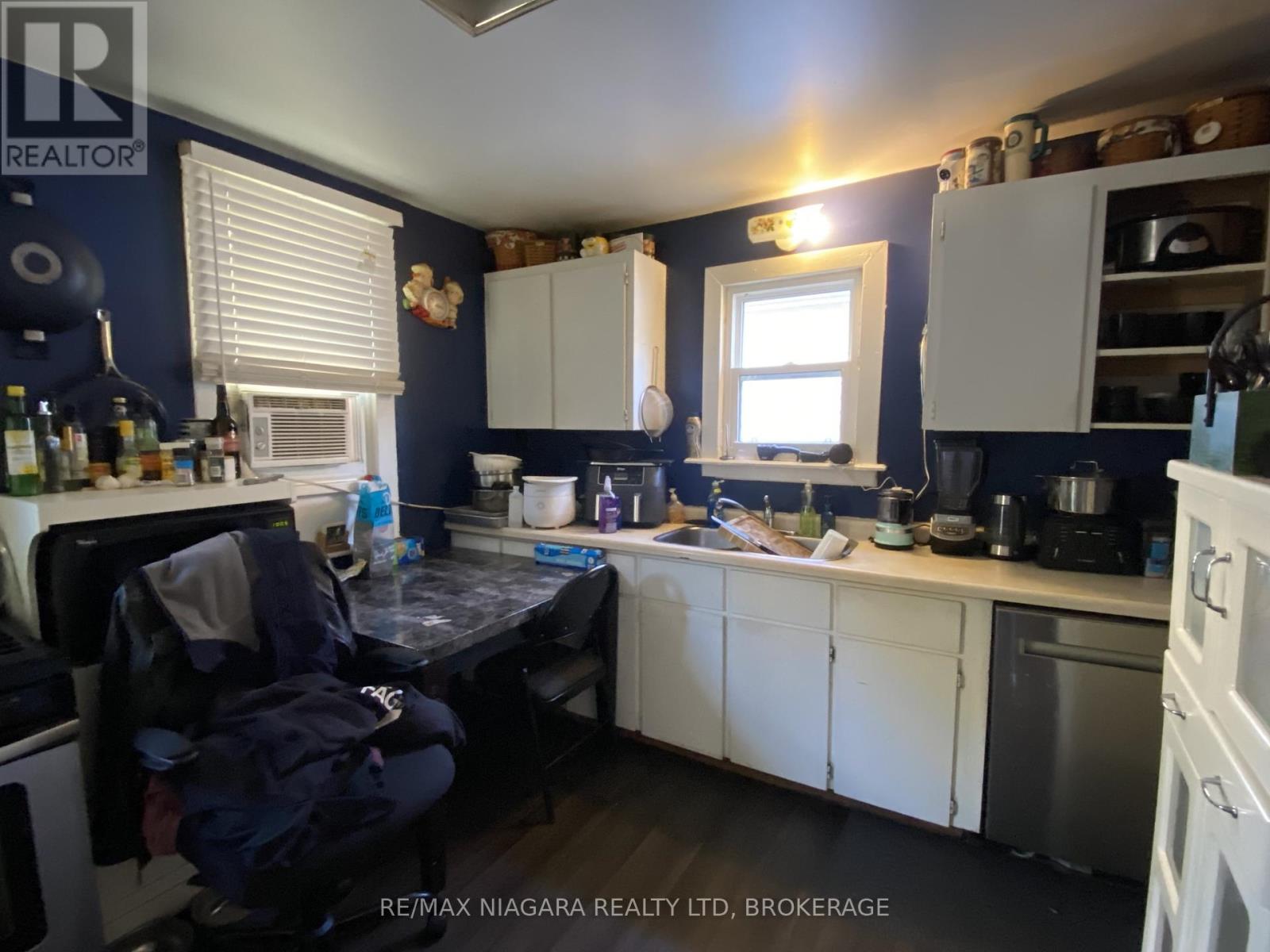 84 Waterloo Street, Fort Erie, Ontario  L2A 3J7 - Photo 9 - X12206397