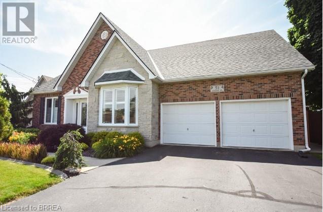 Property at 51 QUEENSWAY Drive image 2