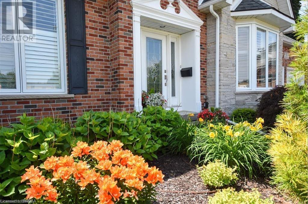 Property at 51 QUEENSWAY Drive image 3