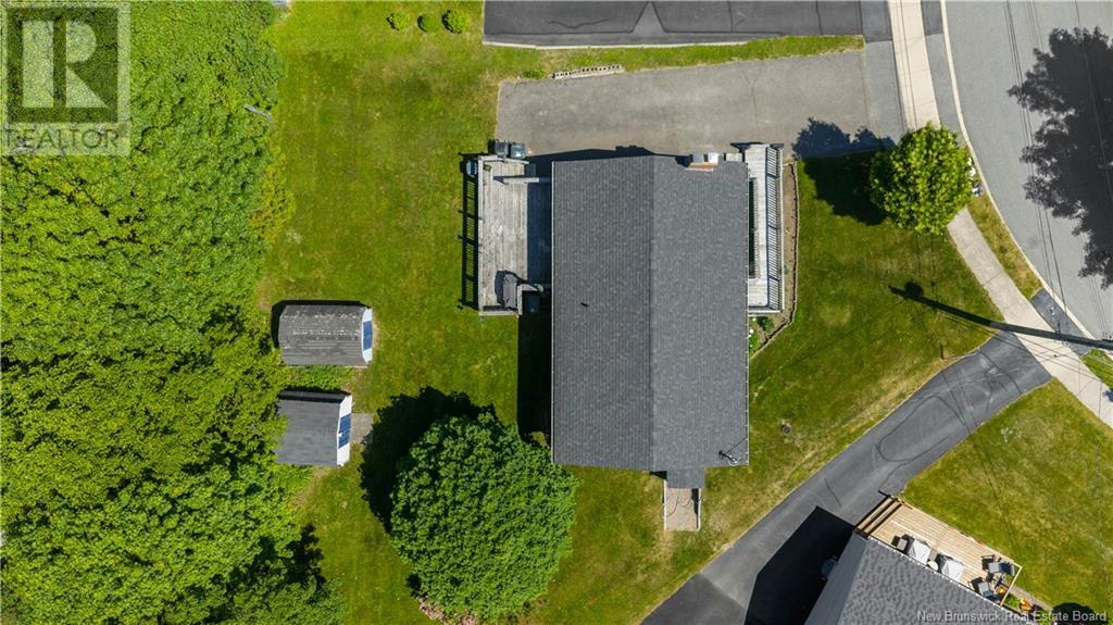 Property at 392 Elmore Crescent image 2