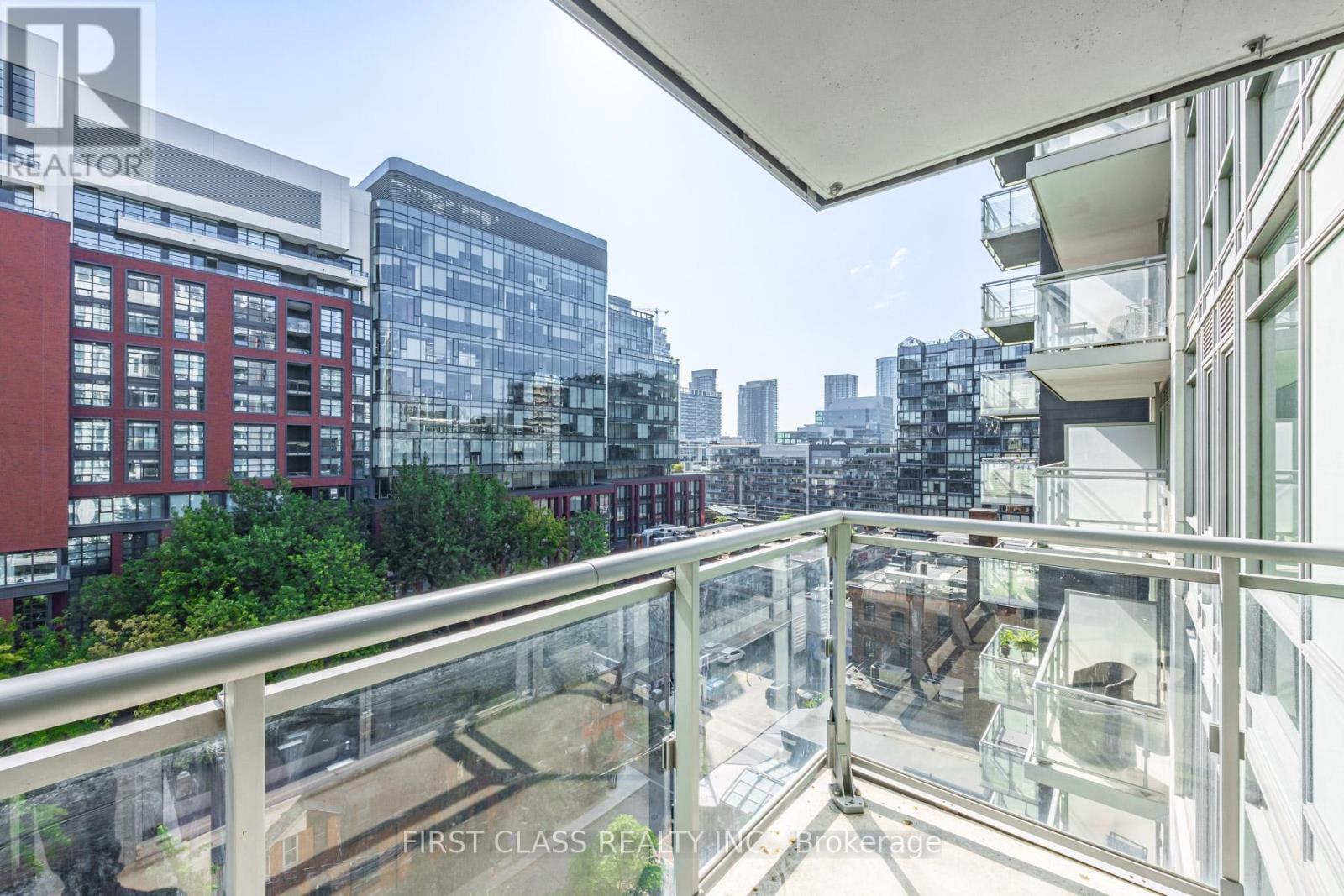 1022 - 525 Adelaide Street W, Toronto, Ontario  M5V 0N7 - Photo 1 - C12255480