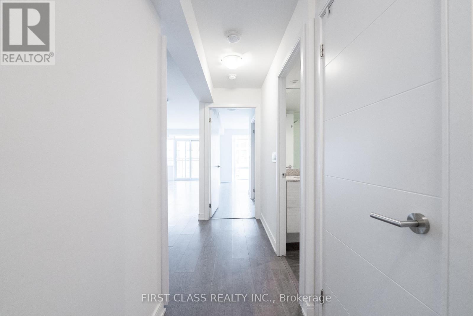 1022 - 525 Adelaide Street W, Toronto, Ontario  M5V 0N7 - Photo 3 - C12255480