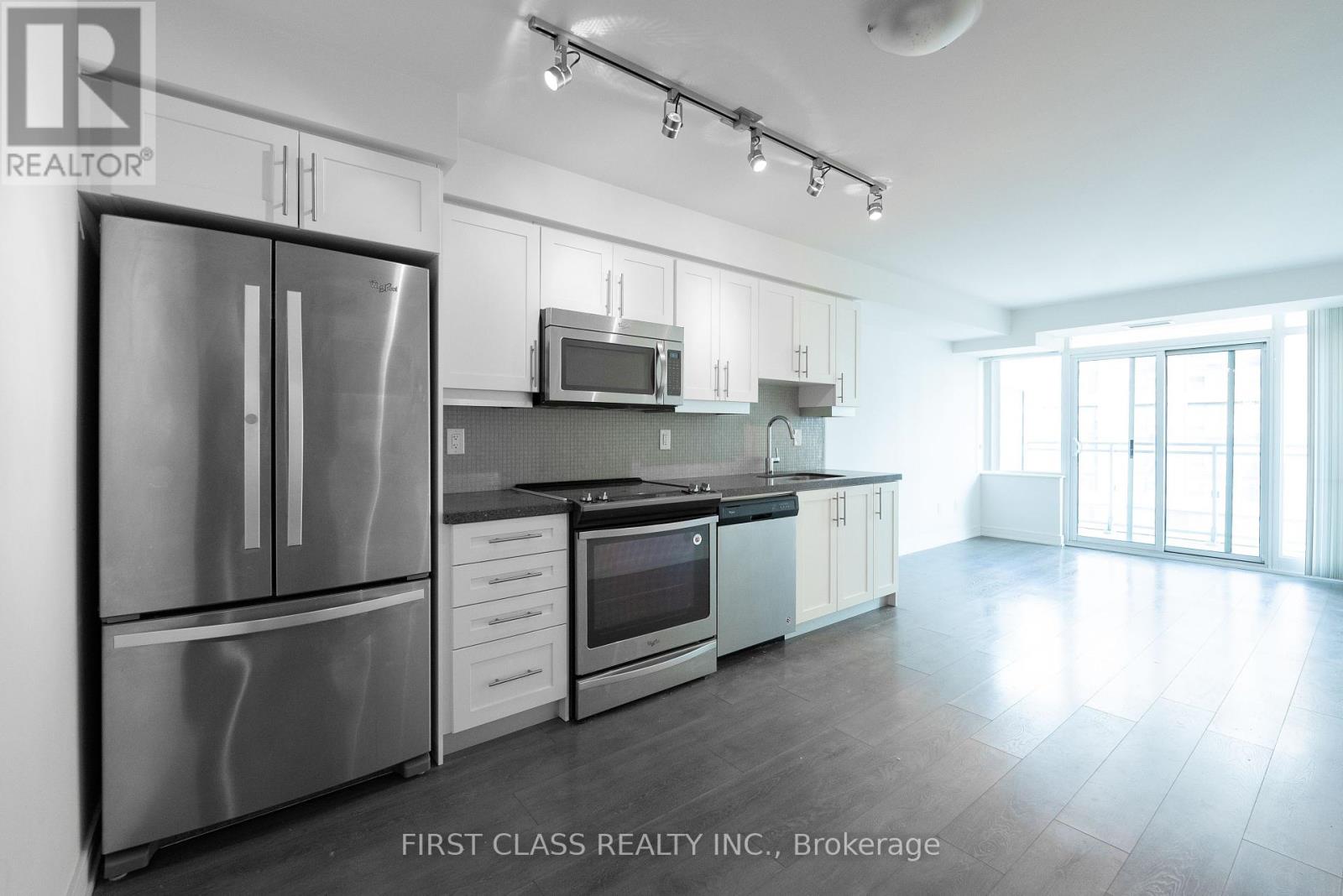 1022 - 525 Adelaide Street W, Toronto, Ontario  M5V 0N7 - Photo 4 - C12255480