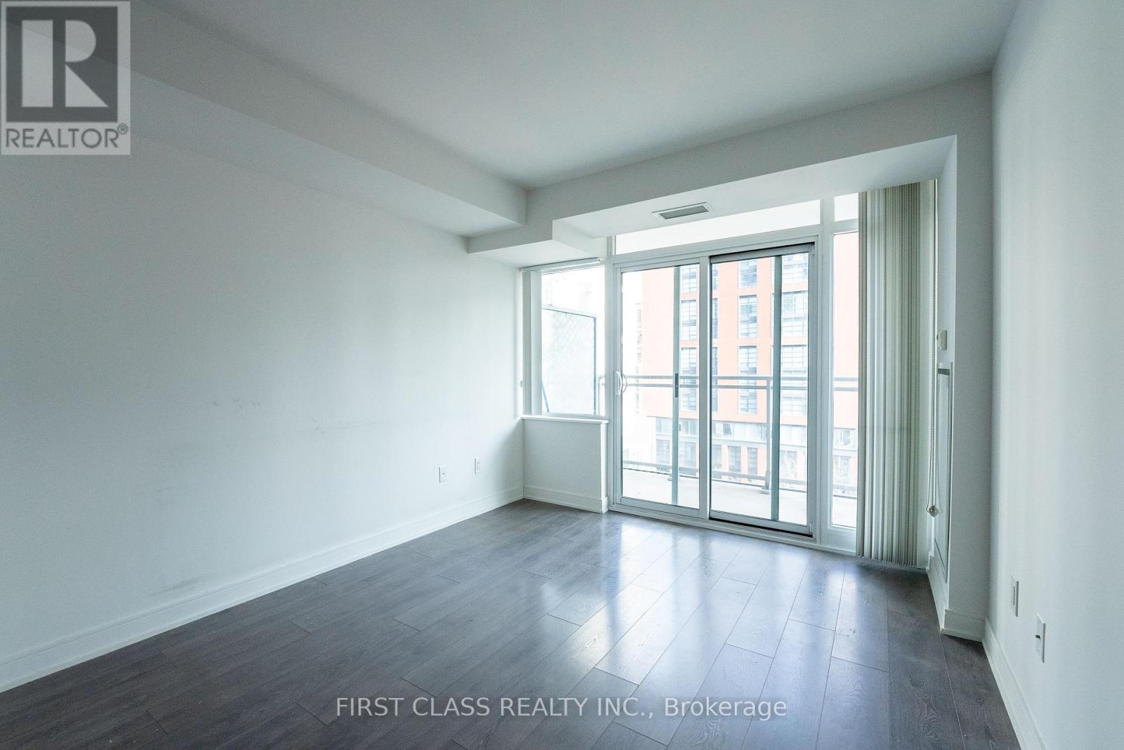 1022 - 525 Adelaide Street W, Toronto, Ontario  M5V 0N7 - Photo 5 - C12255480