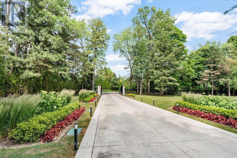 38 Park Lane Circle, Toronto, Ontario  M3C 2N2 - Photo 47 - C12255484