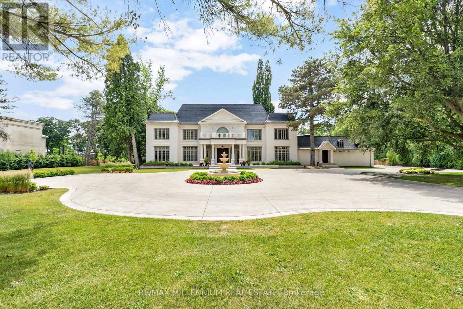 38 Park Lane Circle, Toronto, Ontario  M3C 2N2 - Photo 48 - C12255484