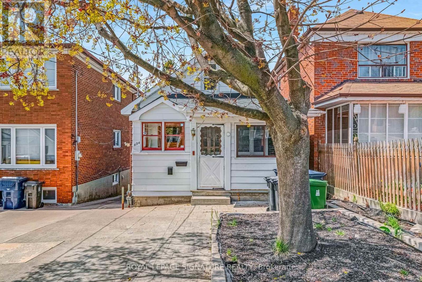 Property at 494 NORTHCLIFFE BOULEVARD image 1
