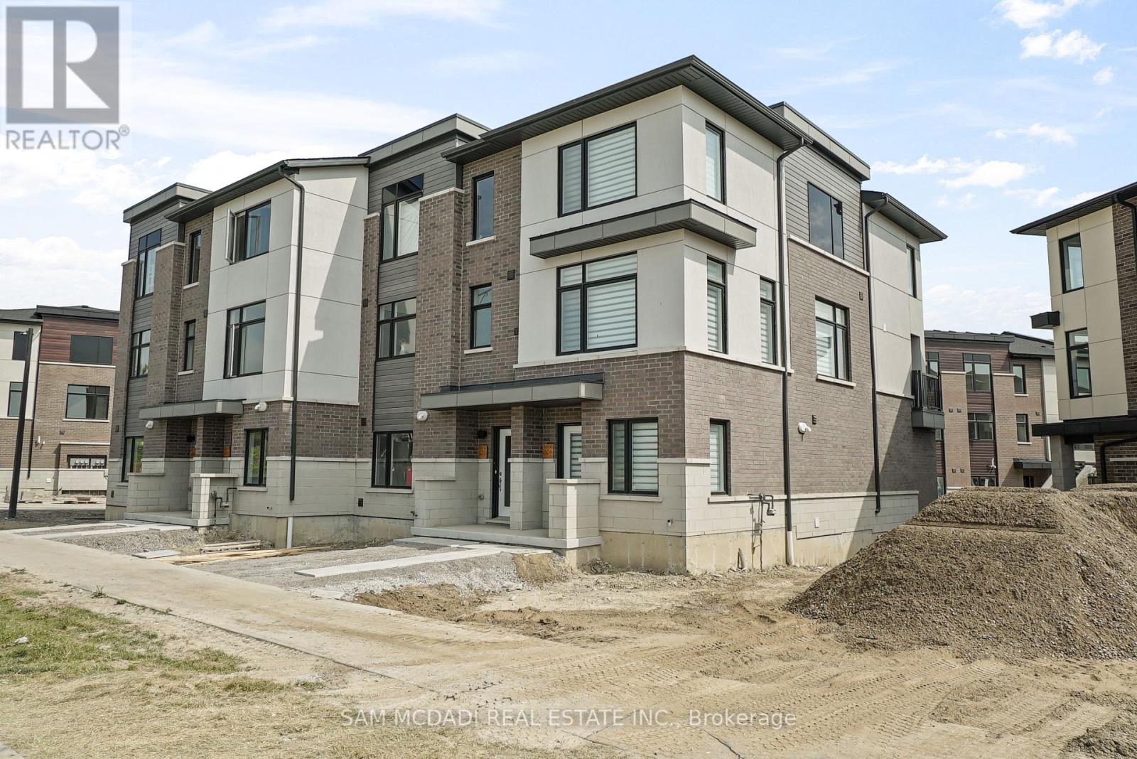 Property at 601 - 1695 DERSAN STREET image 4