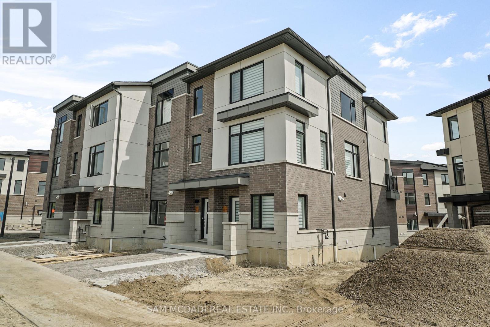 Property at 601 - 1695 DERSAN STREET image 5