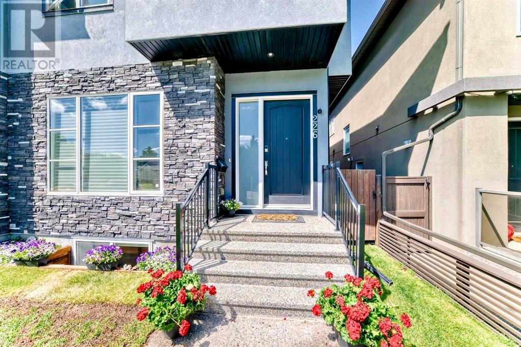 Property at 226 21 Avenue NE image 3