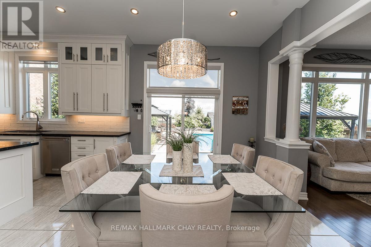 51 Cloverhill Crescent, Innisfil, Ontario  L0L 1L0 - Photo 11 - N12255502