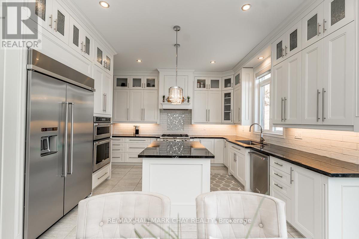 51 Cloverhill Crescent, Innisfil, Ontario  L0L 1L0 - Photo 12 - N12255502