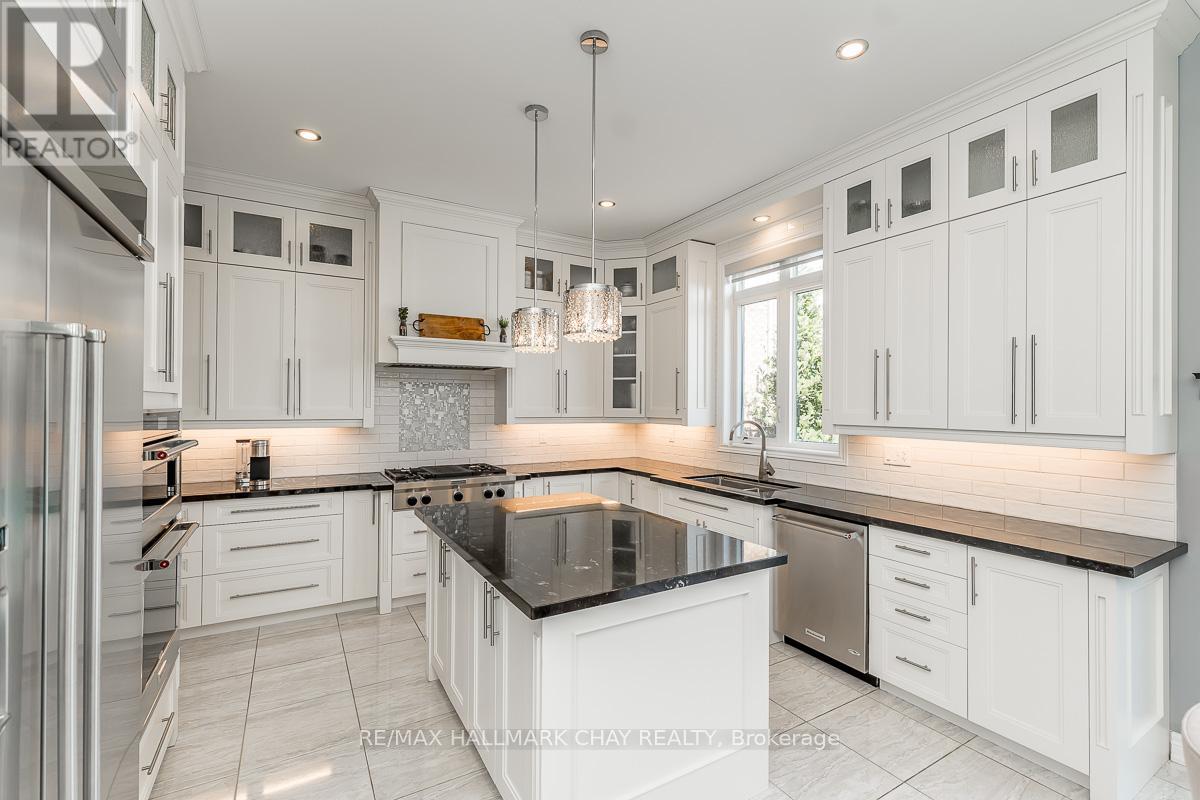 51 Cloverhill Crescent, Innisfil, Ontario  L0L 1L0 - Photo 13 - N12255502