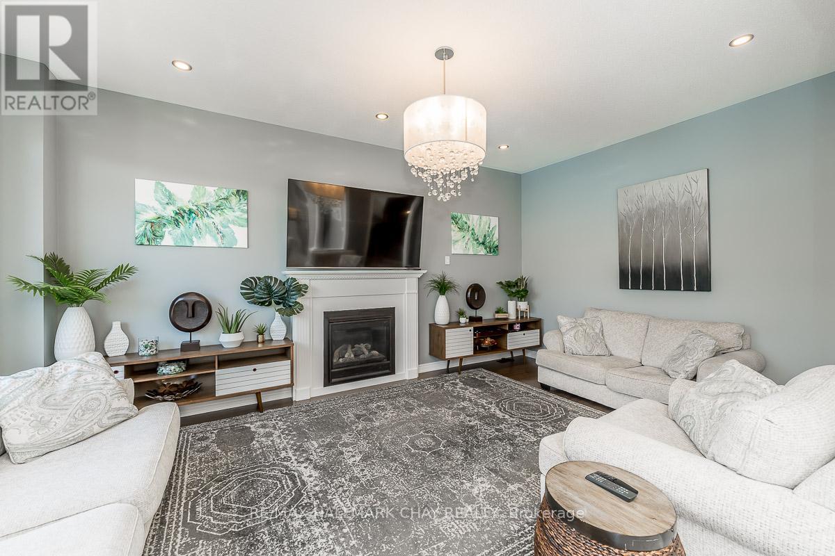 51 Cloverhill Crescent, Innisfil, Ontario  L0L 1L0 - Photo 17 - N12255502